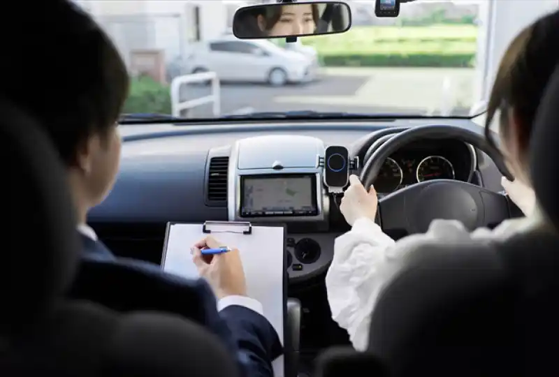 教習車で受講している様子