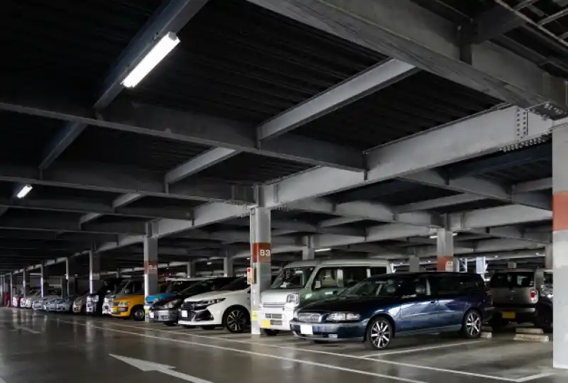 車庫入れや駐車を練習している様子