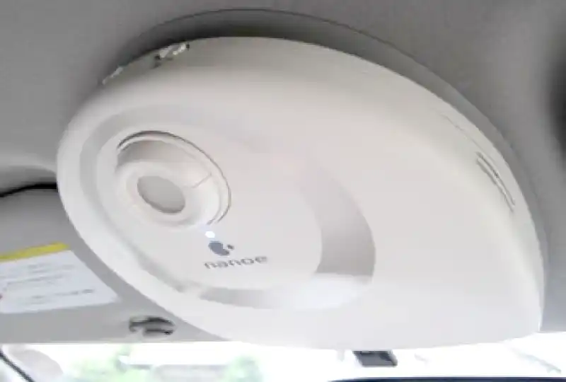ナノイー搭載の教習車で快適に講習を受ける様子